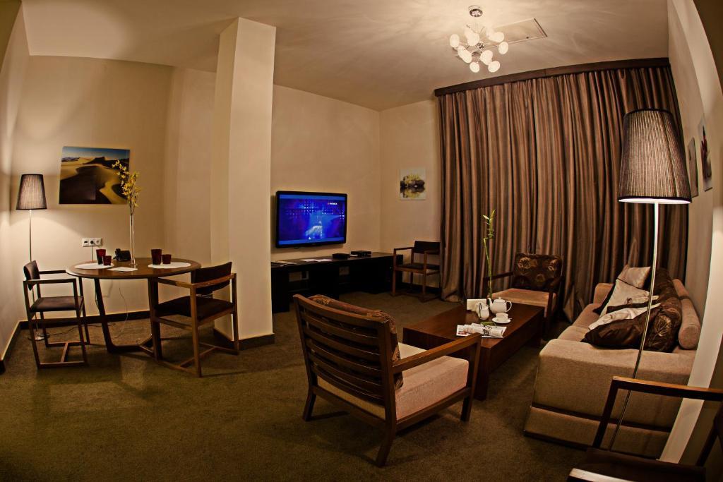 Voyage Hotel Karagandy Zimmer foto